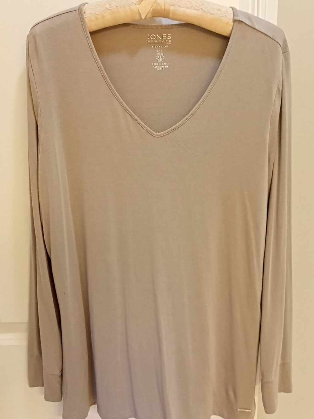 Jones New York V Neck Stretchy Top Taupe